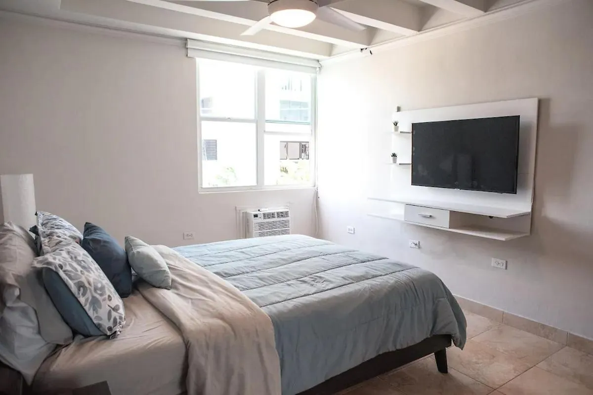 Beach Front 2 Bedroom 1 Bathroom Apt. サンジョアン アパート