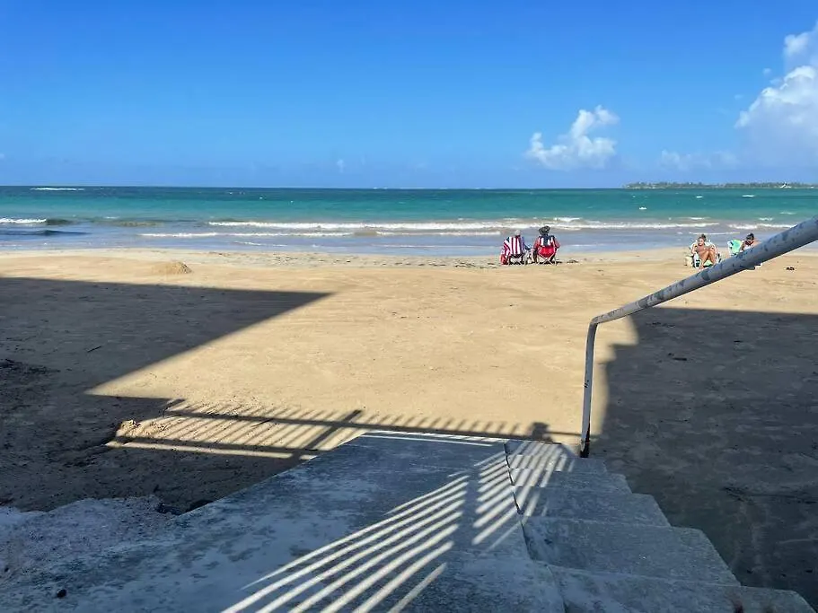 Beach Front 2 Bedroom 1 Bathroom Apt. サンジョアン