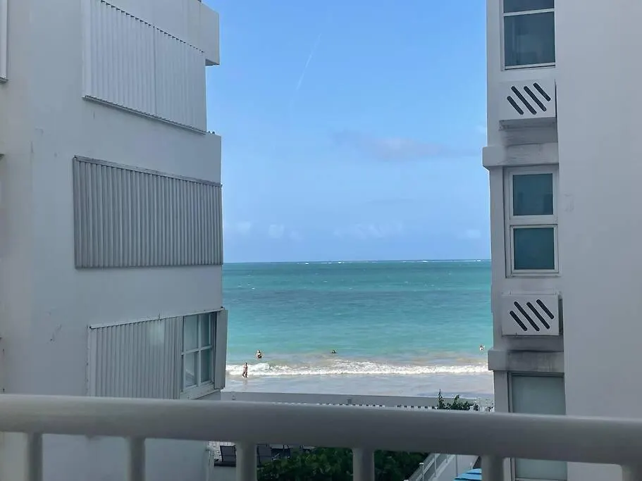 Beach Front 2 Bedroom 1 Bathroom Apt. サンジョアン プエルトリコ